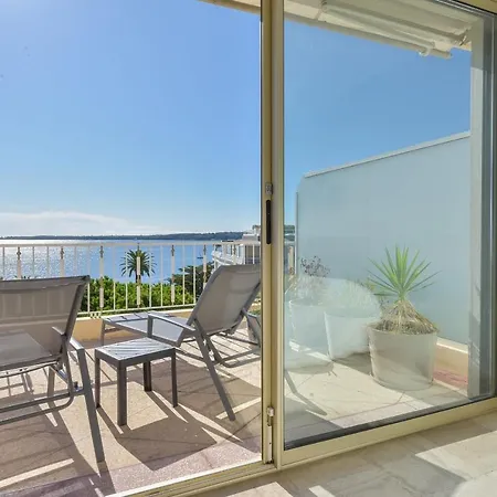 Kikiloue Rare Rooftop Terrace With Breathtaking View Over The Bay Apartment