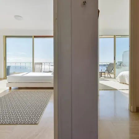 Kikiloue Rare Rooftop Terrace With Breathtaking View Over The Bay Apartment