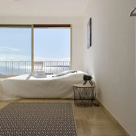 Kikiloue Rare Rooftop Terrace With Breathtaking View Over The Bay Apartment