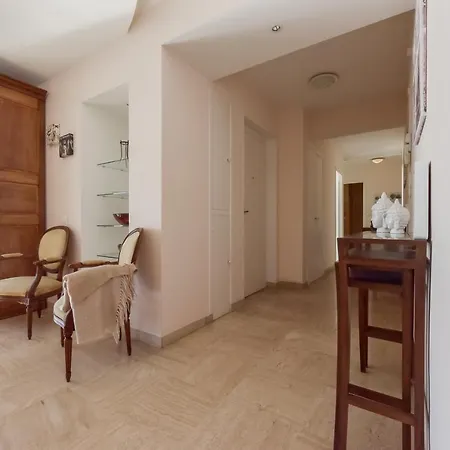 Kikiloue Rare Rooftop Terrace With Breathtaking View Over The Bay Appartement Cannes