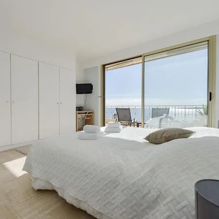 Kikiloue Rare Rooftop Terrace With Breathtaking View Over The Bay