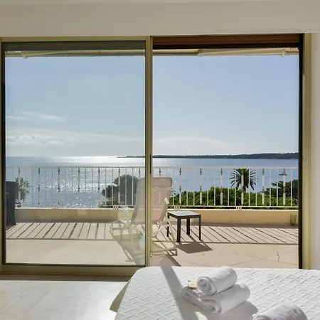 Kikiloue Rare Rooftop Terrace With Breathtaking View Over The Bay *